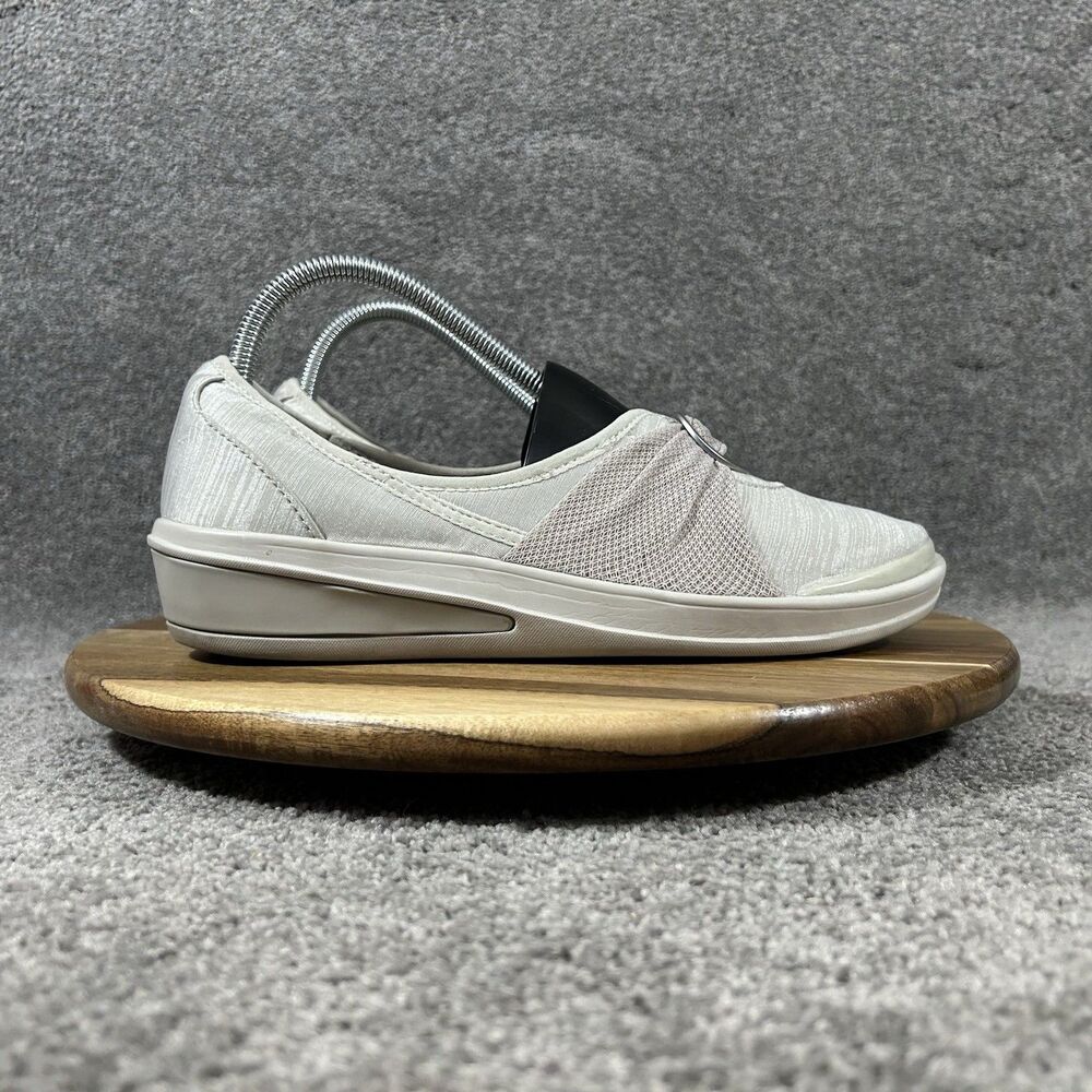Bzees Minnie Womens Sz 8.5 M Beige Comfort Business Casual Stretch Slip-On Shoes